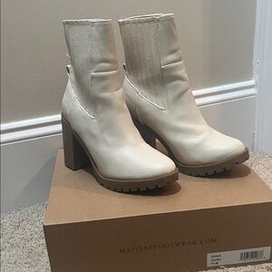 Matisse Women's Cream Heeled Boots